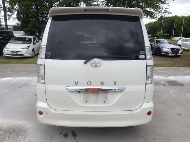 TOYOTA Voxy thumbnail 4
