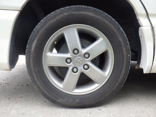 TOYOTA Voxy thumbnail 11