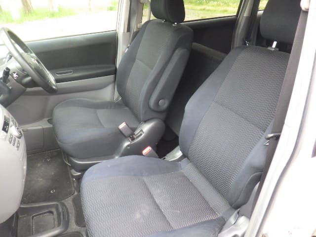 TOYOTA Voxy thumbnail 26