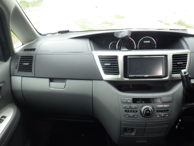 TOYOTA Voxy thumbnail 33