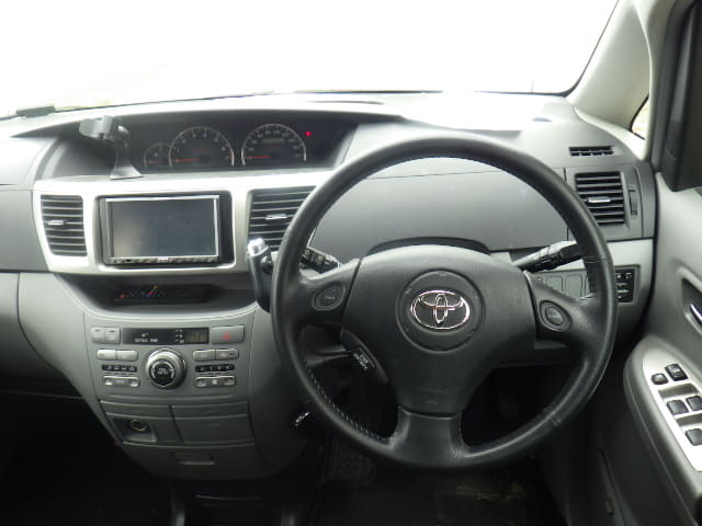 TOYOTA Voxy thumbnail 32