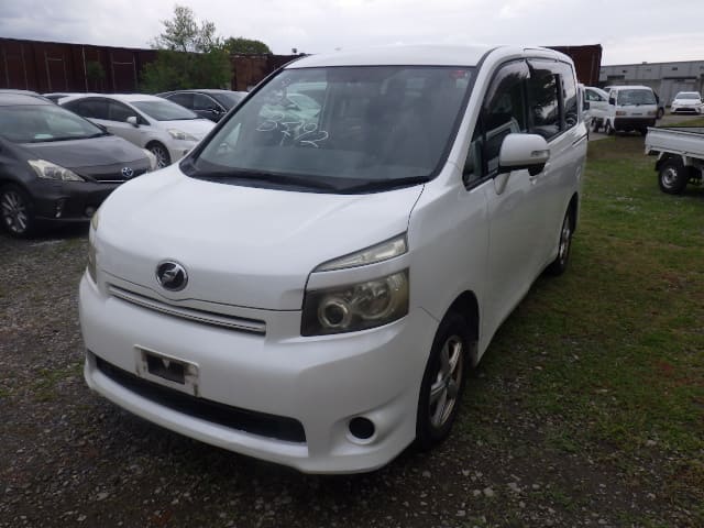 TOYOTA Voxy thumbnail 3