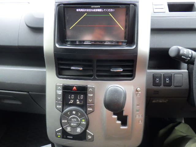 TOYOTA Voxy thumbnail 39