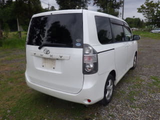 2010 TOYOTA Voxy