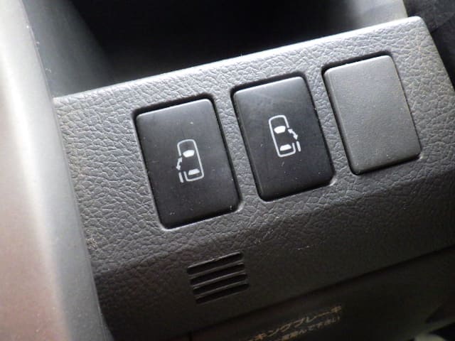 TOYOTA Voxy thumbnail 41