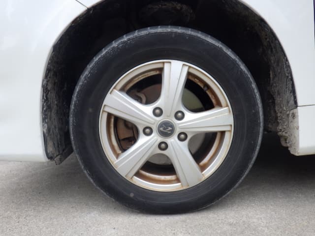 TOYOTA Voxy thumbnail 9