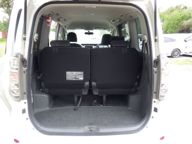 TOYOTA Voxy thumbnail 29