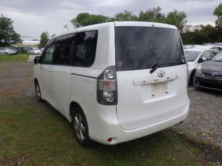 2010 TOYOTA Voxy