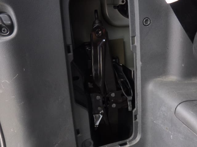 TOYOTA Voxy thumbnail 30