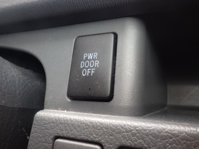 TOYOTA Voxy thumbnail 41