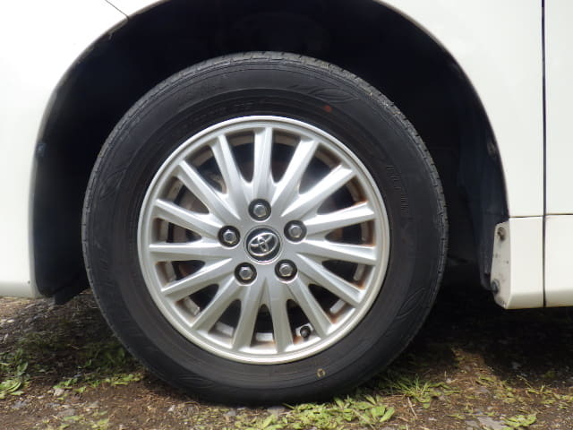 TOYOTA Voxy thumbnail 9