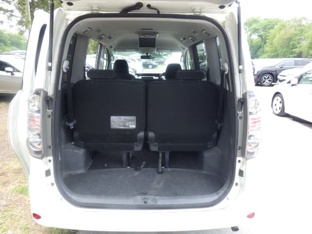 TOYOTA Voxy thumbnail 29