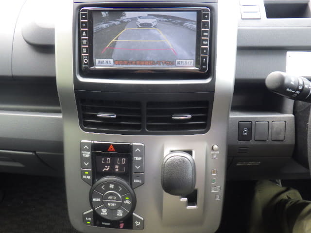 TOYOTA Voxy thumbnail 37