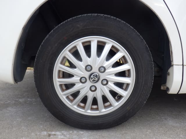 TOYOTA Voxy thumbnail 11