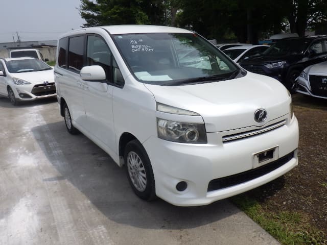 TOYOTA Voxy thumbnail 7
