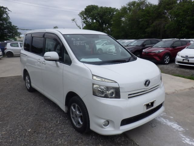 TOYOTA Voxy thumbnail 7