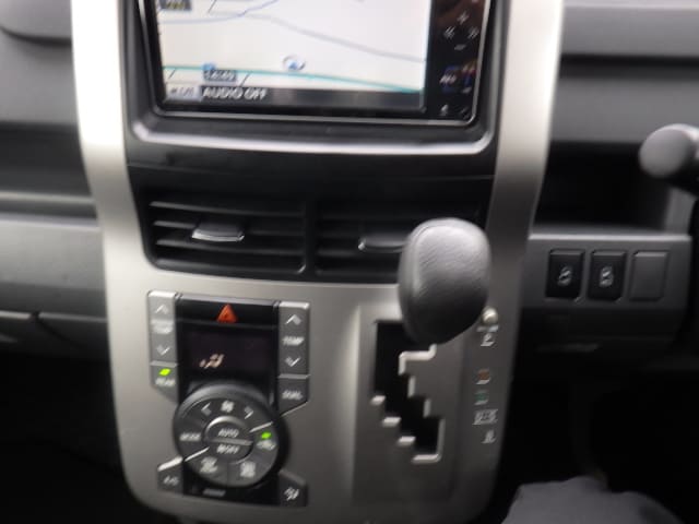 TOYOTA Voxy thumbnail 36