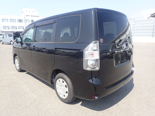 TOYOTA Voxy thumbnail 3