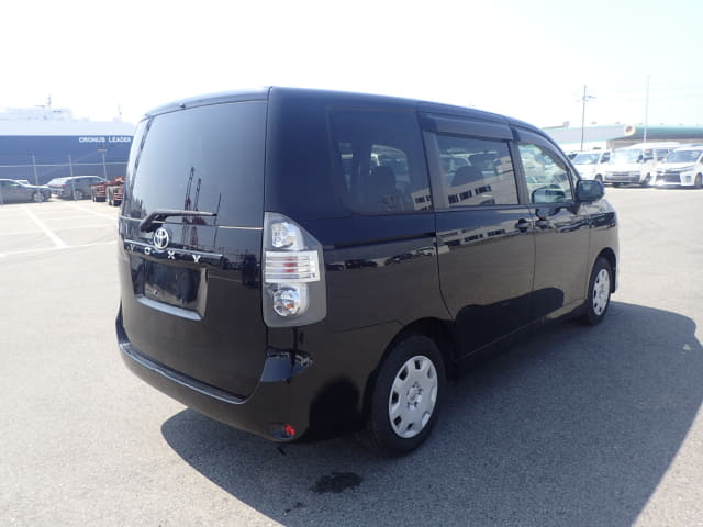 TOYOTA Voxy thumbnail 5