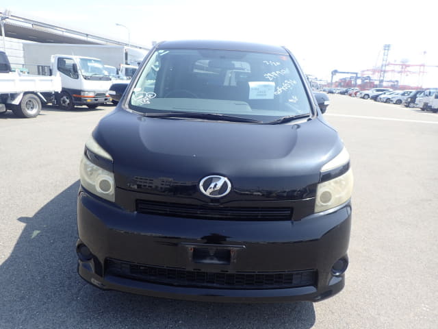 TOYOTA Voxy thumbnail 8
