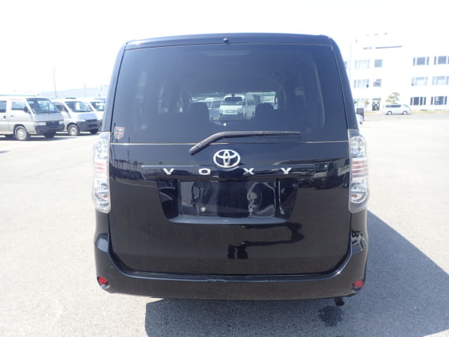 TOYOTA Voxy thumbnail 4