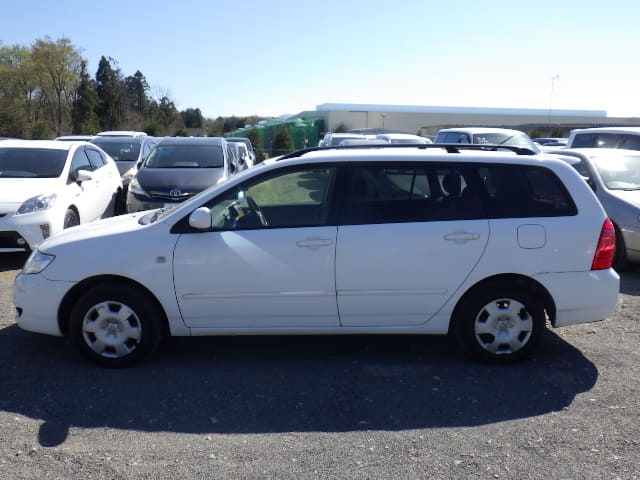 TOYOTA Corolla Fielder thumbnail 2