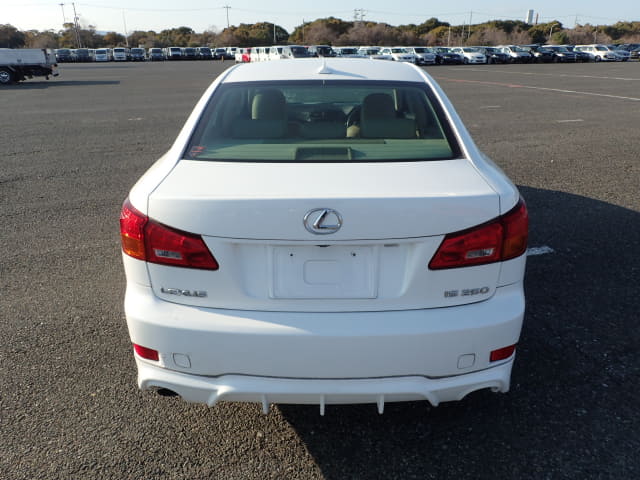 LEXUS IS thumbnail 4