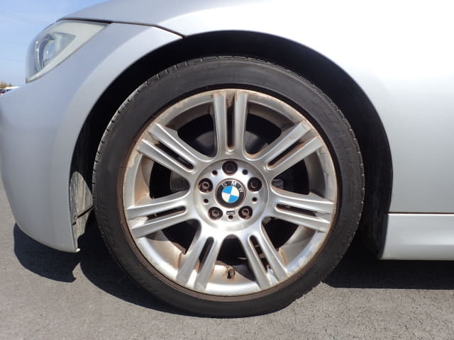 BMW 3 Series thumbnail 9