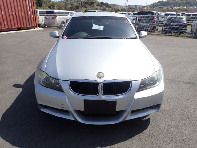 BMW 3 Series thumbnail 8