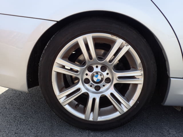 BMW 3 Series thumbnail 11