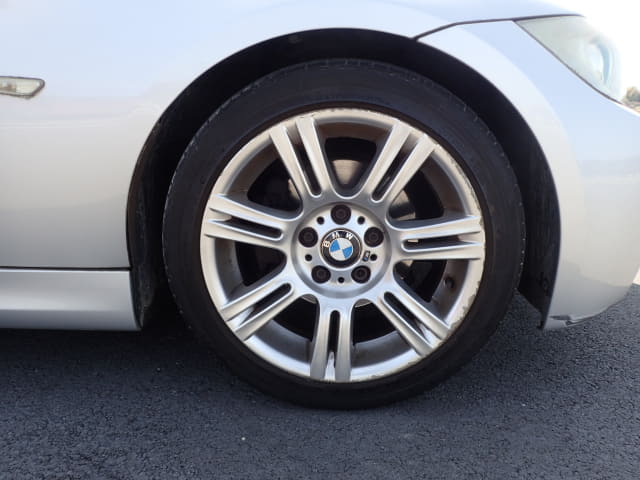 BMW 3 Series thumbnail 12