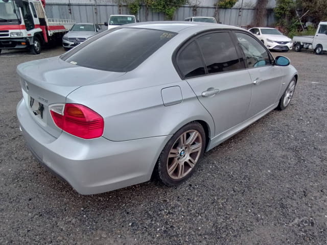 BMW 3 Series thumbnail 60