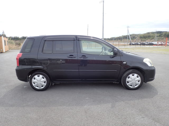 2011 TOYOTA Raum