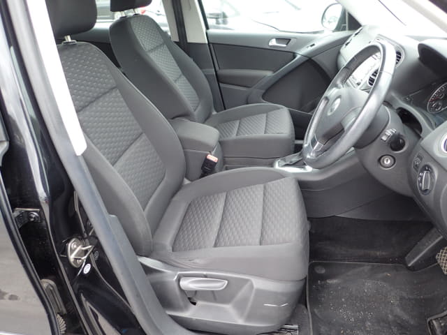 VOLKSWAGEN Tiguan thumbnail 25