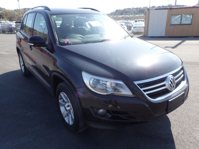 VOLKSWAGEN Tiguan thumbnail 7