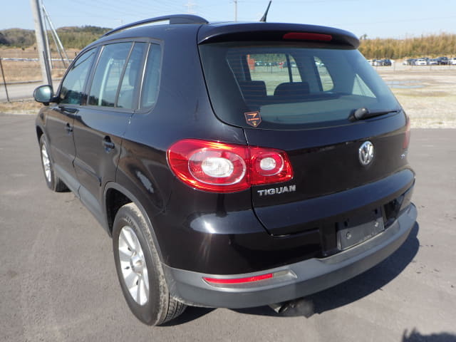 VOLKSWAGEN Tiguan thumbnail 3