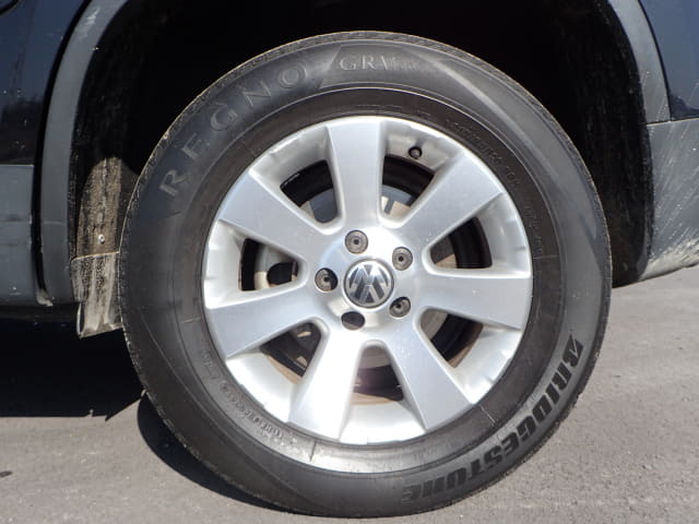VOLKSWAGEN Tiguan thumbnail 10