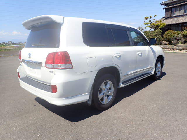 2011 TOYOTA Land Cruiser