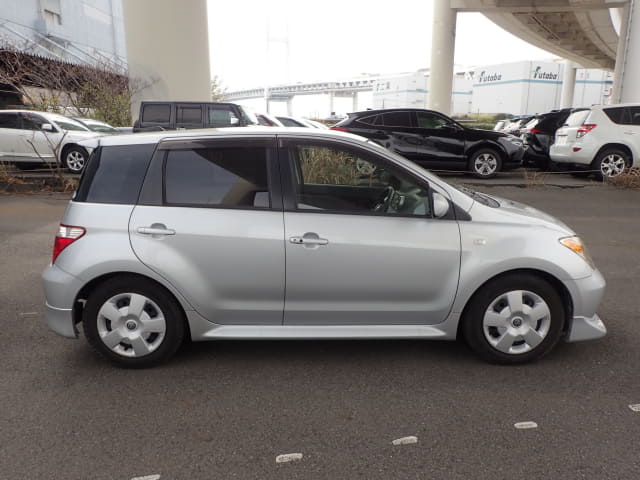 2005 TOYOTA IST
