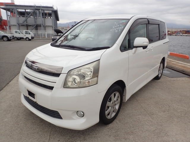 2009 TOYOTA Noah