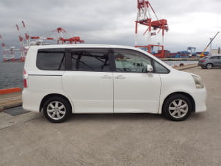 2009 TOYOTA Noah