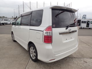 2009 TOYOTA Noah