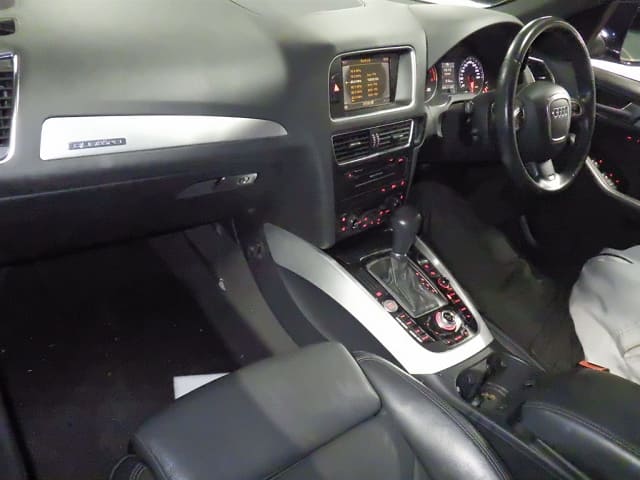 2011 AUDI Q5