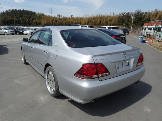 TOYOTA Crown thumbnail 3