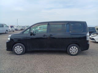 2011 TOYOTA Voxy