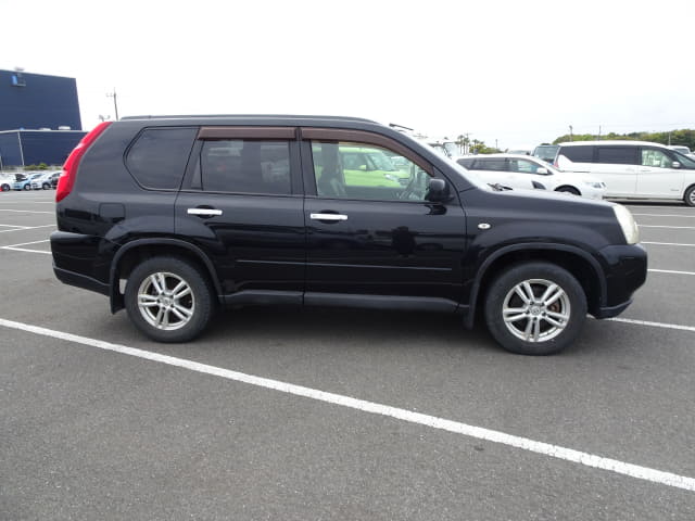 2010 NISSAN X-Trail