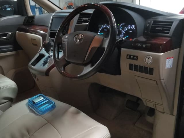 2011 TOYOTA Alphard