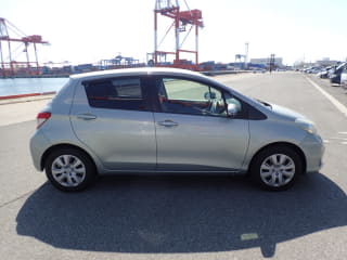 2011 TOYOTA Vitz