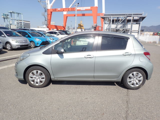 TOYOTA Vitz thumbnail 2
