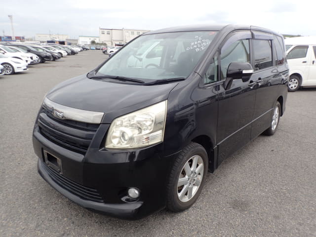 TOYOTA Noah.